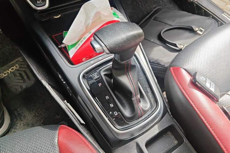 Used Kia KX Cross 2017 1.4L AT GLS Gear Lever
