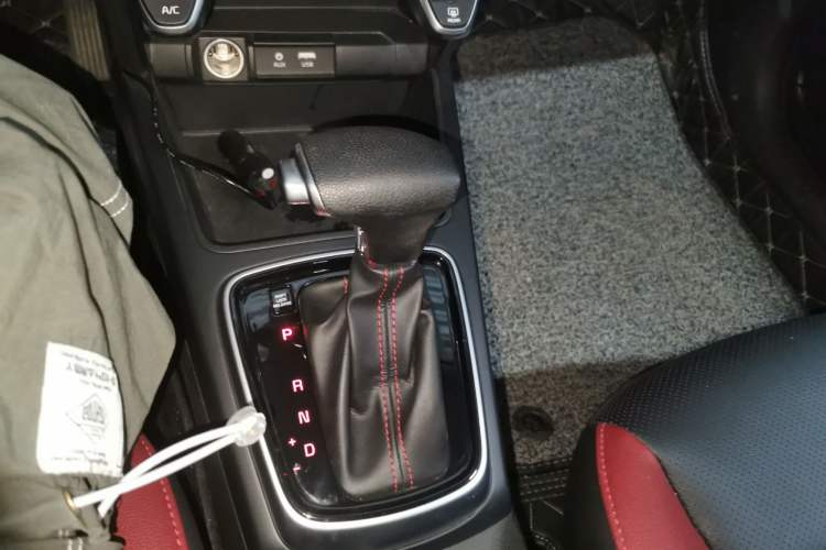 Used Kia KX Cross 2017 1.4L AT GLS Gear Lever