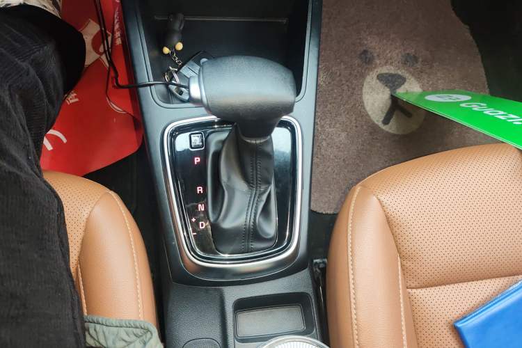 Used Kia KX Cross 2017 1.4L AT GLS Gear Lever