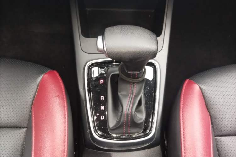 Used Kia KX Cross 2017 1.4L AT GLS Gear Lever