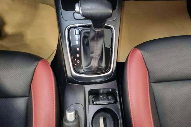 Used Kia KX Cross 2017 1.4L AT GLS Gear Lever