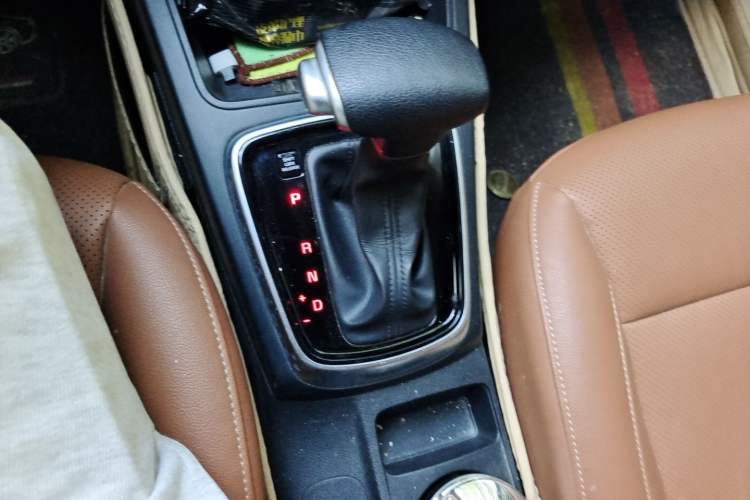 Used Kia KX Cross 2017 1.4L AT GLS Gear Lever