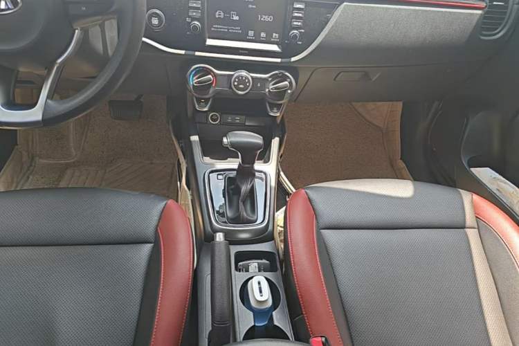 Used Kia KX Cross 2017 1.4L AT GLS Gear Lever