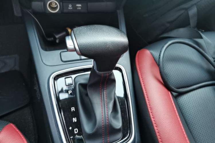 Used Kia KX Cross 2017 1.4L AT GLS Gear Lever