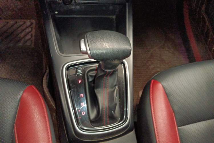 Used Kia KX Cross 2017 1.4L AT GLS Gear Lever