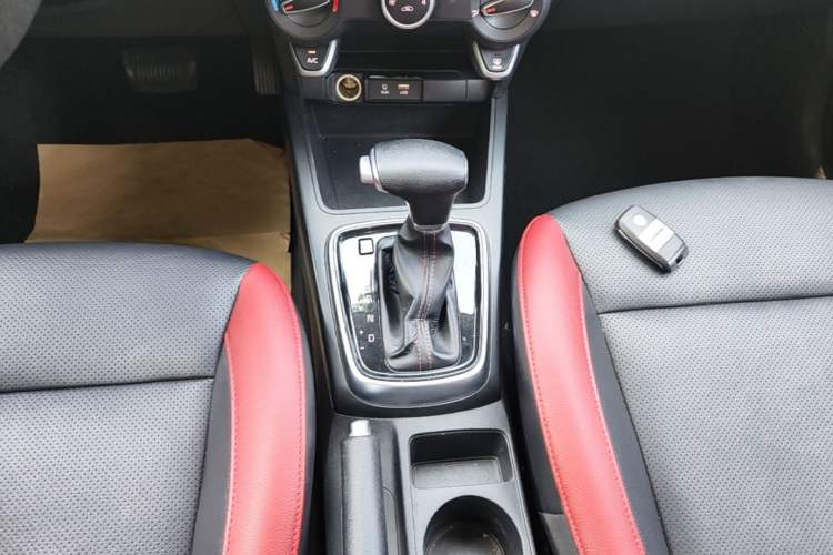 Used Kia KX Cross 2017 1.4L AT GLS Gear Lever