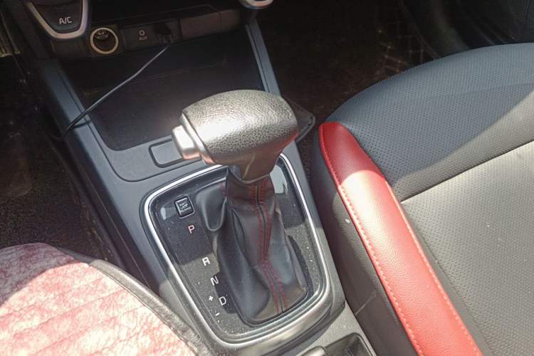 Used Kia KX Cross 2017 1.4L AT GLS Gear Lever