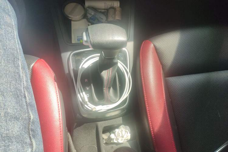 Used Kia KX Cross 2017 1.4L AT GLS Gear Lever