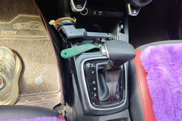 Used Kia KX Cross 2017 1.4L AT GLS Gear Lever
