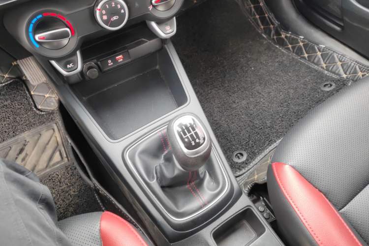 Used Kia KX Cross 2017 1.4L MT GLS Gear Lever