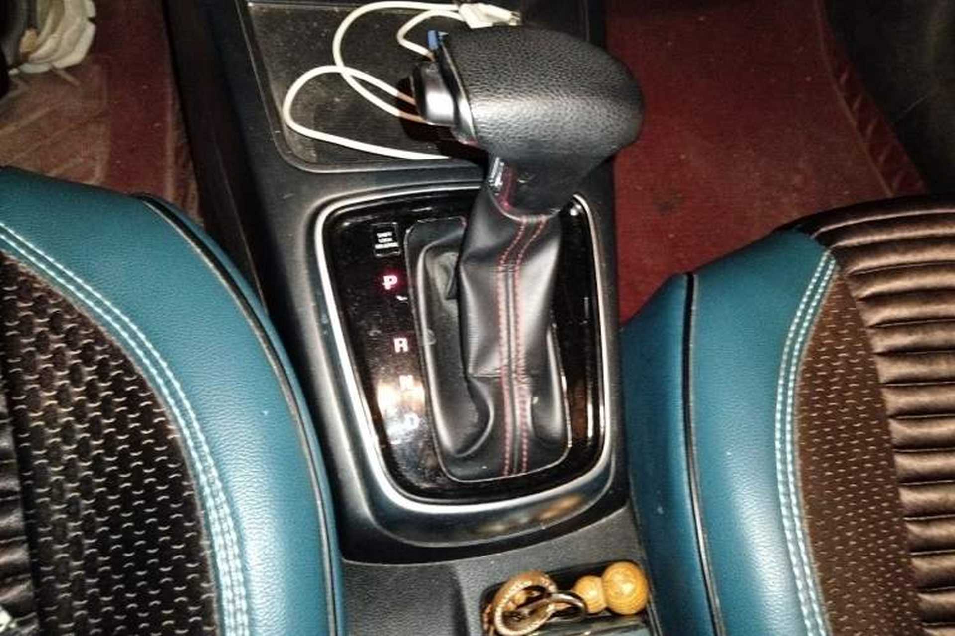 Used Kia KX Cross 2017 1.4L AT GLS Gear Lever