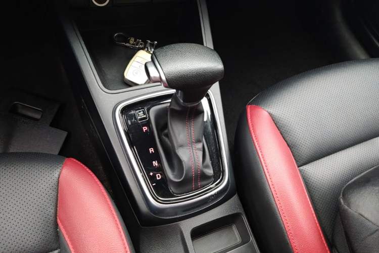 Used Kia KX Cross 2017 1.4L AT GLS Gear Lever