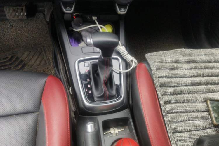 Used Kia KX Cross 2017 1.4L AT GLS Gear Lever