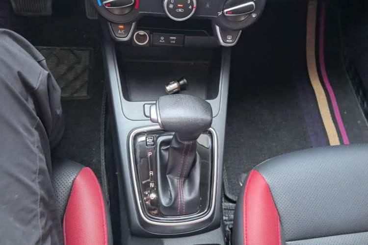 Used Kia KX Cross 2017 1.4L AT GLS Gear Lever
