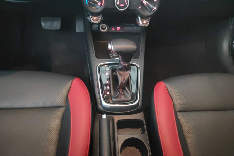 Used Kia KX Cross 2017 1.4L AT GLS Gear Lever