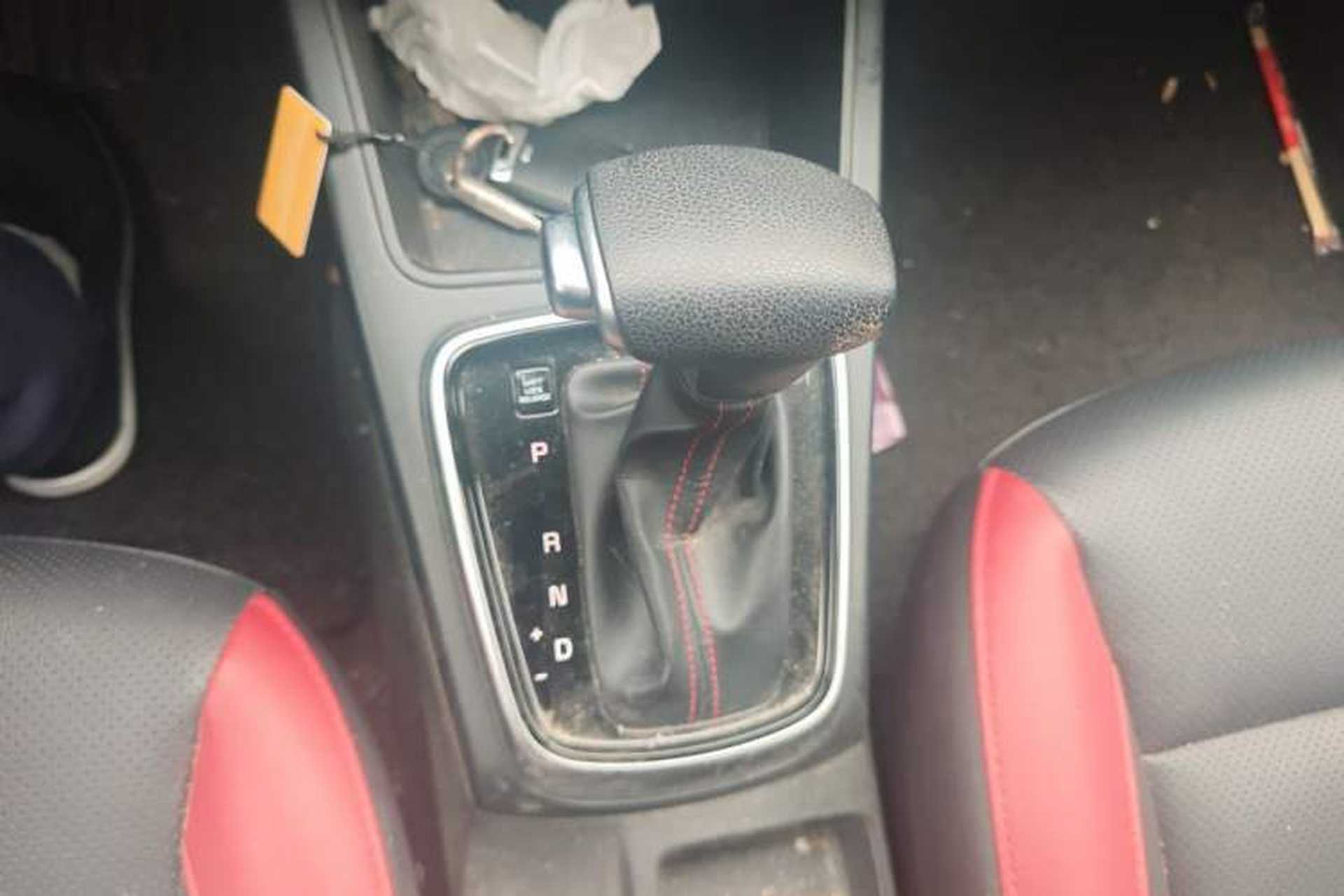 Used Kia KX Cross 2017 1.4L AT GLS Gear Lever