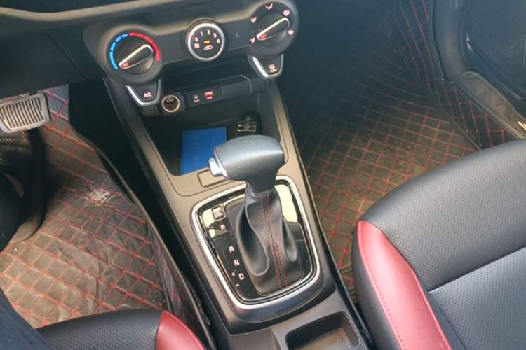 Used Kia KX Cross 2017 1.4L AT GLS Gear Lever