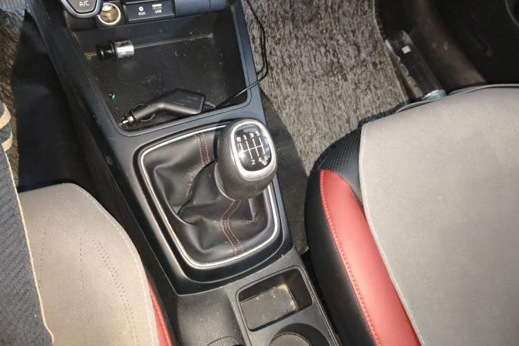 Used Kia KX Cross 2017 1.4L MT GLS Gear Lever