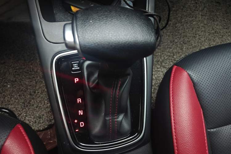 Used Kia KX Cross 2017 1.4L AT GLS Gear Lever
