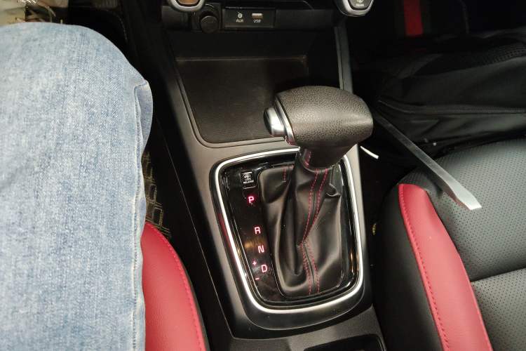 Used Kia KX Cross 2017 1.4L AT GLS Gear Lever