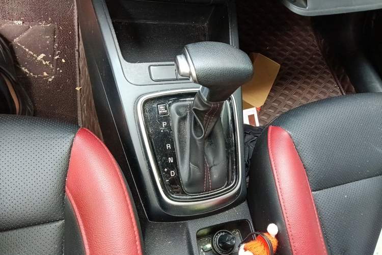 Used Kia KX Cross 2017 1.4L AT GLS Gear Lever