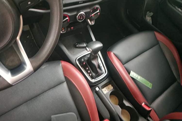 Used Kia KX Cross 2017 1.4L AT GLS Gear Lever