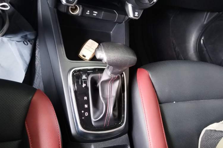 Used Kia KX Cross 2017 1.4L AT GLS Gear Lever