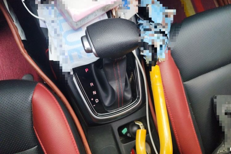 Used Kia KX Cross 2017 1.4L AT GLS Gear Lever