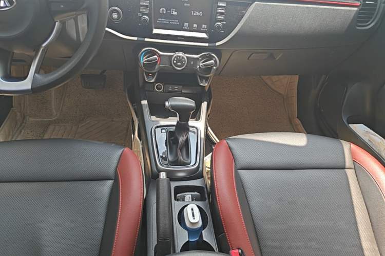 Used Kia KX Cross 2017 1.4L AT GLS Gear Lever