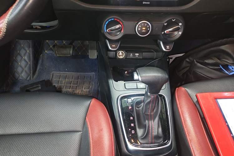 Used Kia KX Cross 2017 1.4L AT GLS Gear Lever