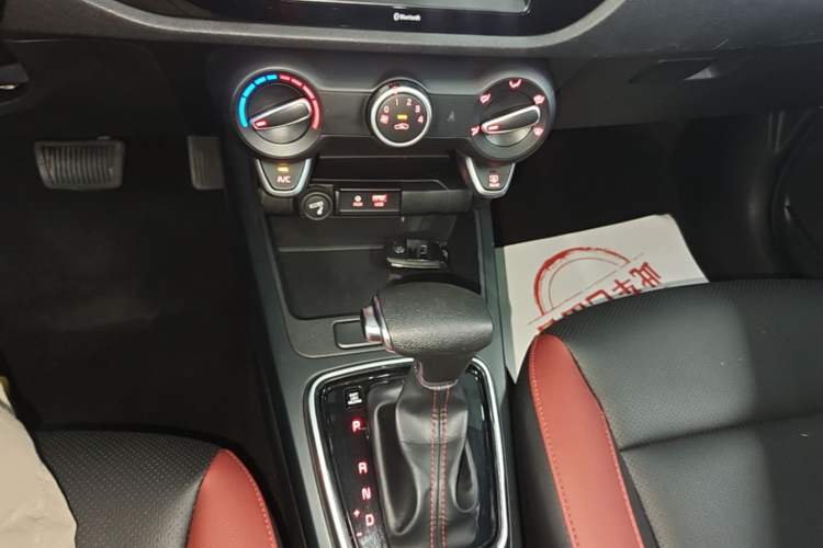 Used Kia KX Cross 2017 1.4L AT GLS Gear Lever