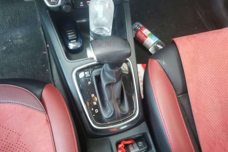 Used Kia KX Cross 2017 1.4L AT GLS Gear Lever