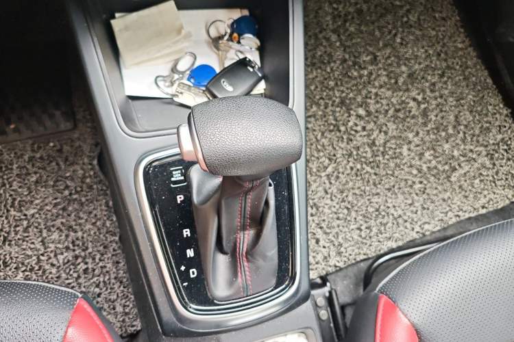 Used Kia KX Cross 2017 1.4L AT GLS Gear Lever