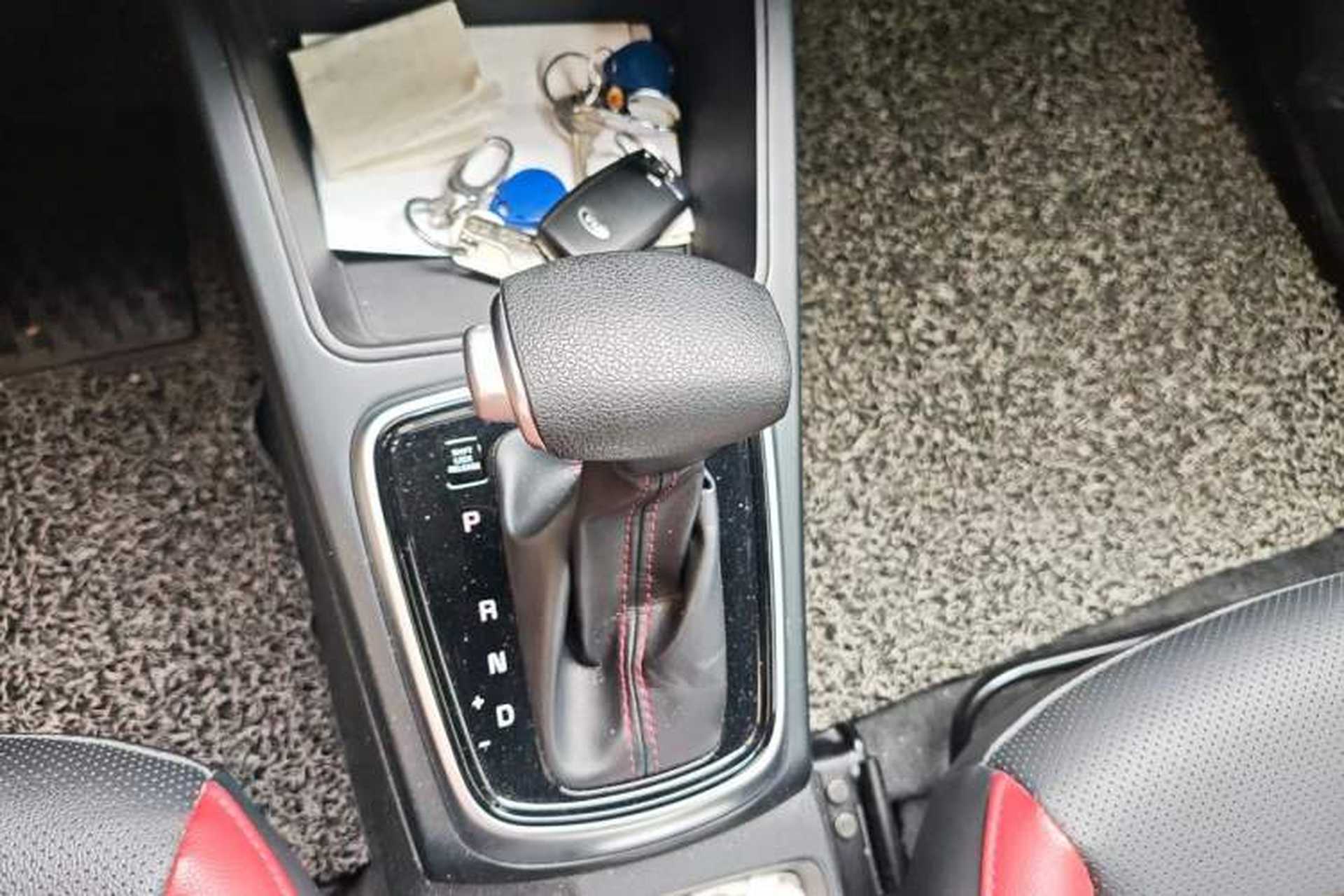 Used Kia KX Cross 2017 1.4L AT GLS Gear Lever