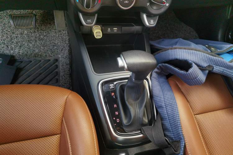 Used Kia KX Cross 2017 1.4L AT GLS Gear Lever