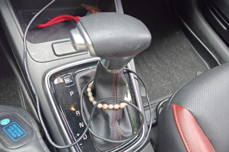 Used Kia KX Cross 2017 1.4L AT GLS Gear Lever