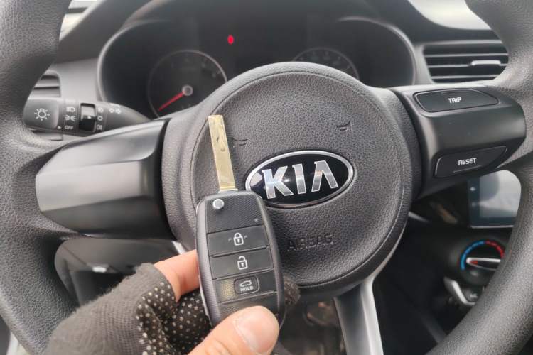 Used Kia KX Cross 2017 1.4L MT GLS Interior 1