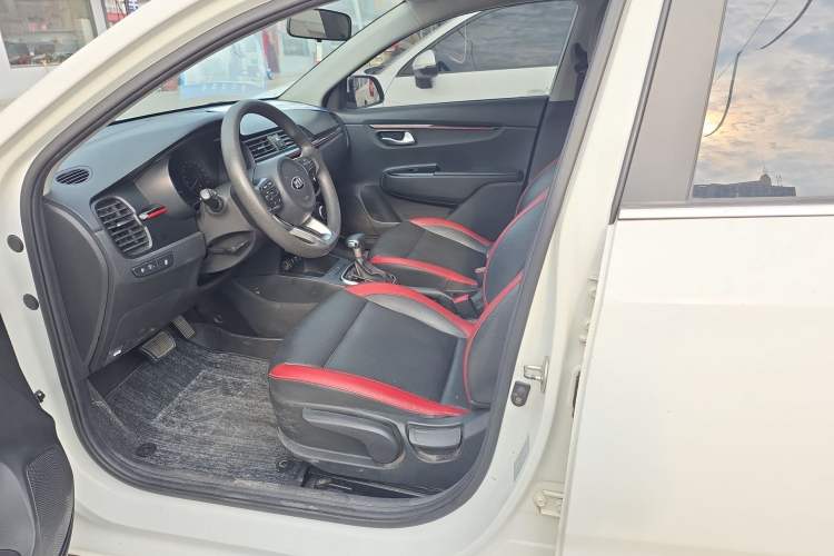 Used Kia KX Cross 2017 1.4L AT GLS Interior 1