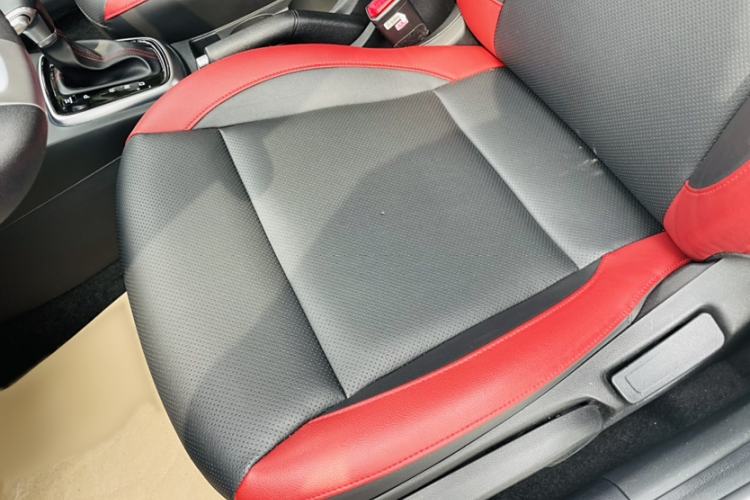 Used Kia KX Cross 2017 1.4L AT GLS Interior 12