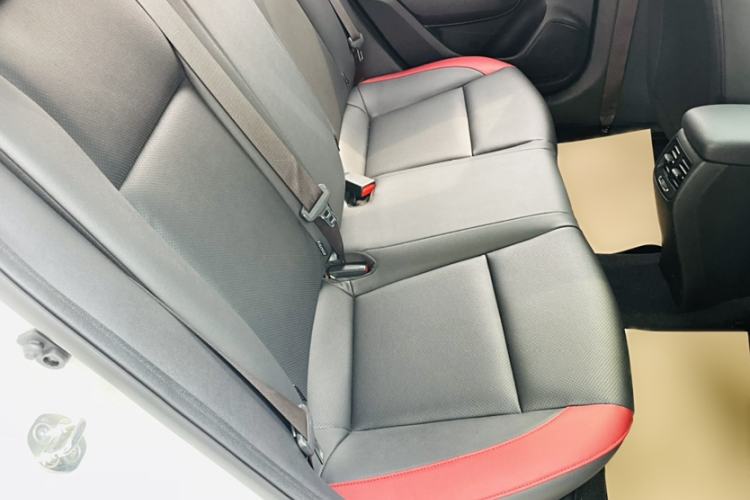 Used Kia KX Cross 2017 1.4L AT GLS Interior 13