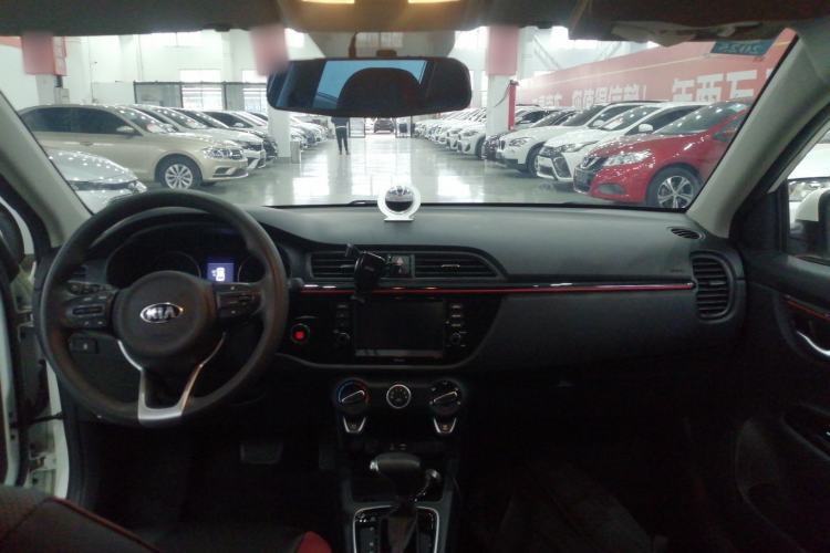 Used Kia KX Cross 2017 1.4L AT GLS Interior 2