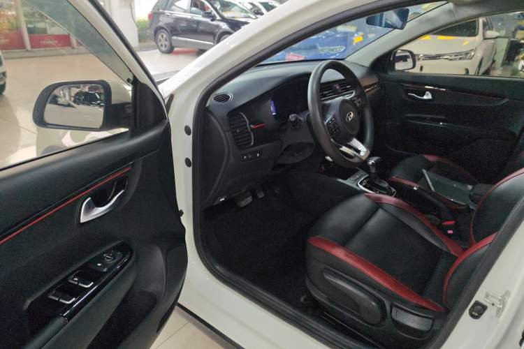 Used Kia KX Cross 2017 1.4L AT GLS Interior 2