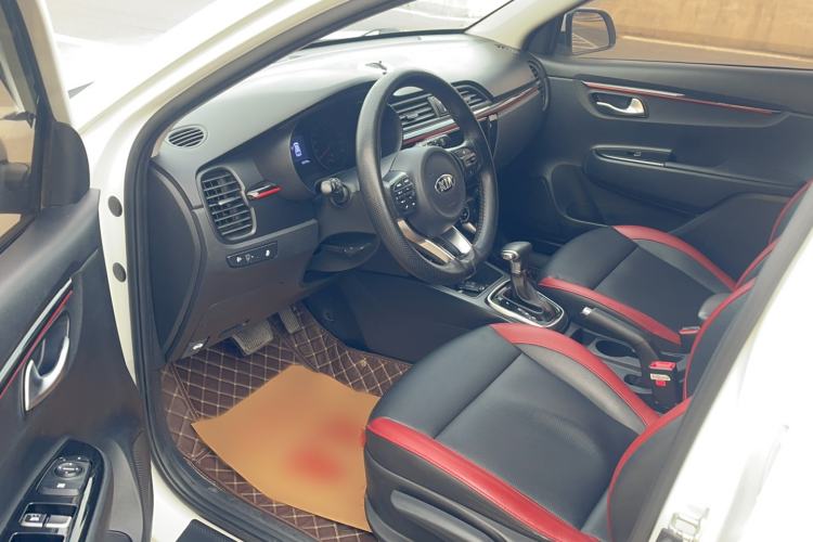 Used Kia KX Cross 2017 1.4L AT GLS Interior 2