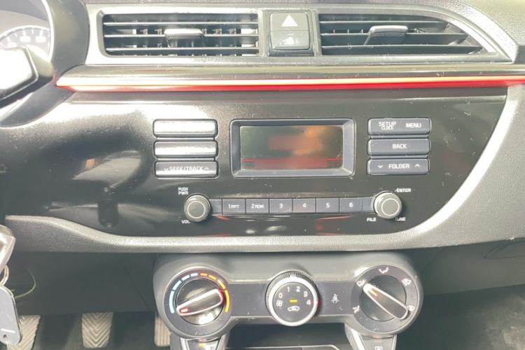 Used Kia KX Cross 2017 1.4L MT GLS Interior 2