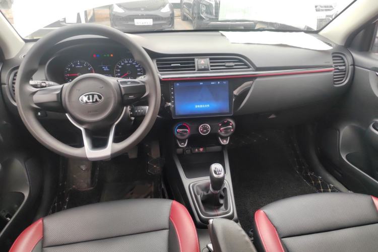 Used Kia KX Cross 2017 1.4L MT GLS Interior 2