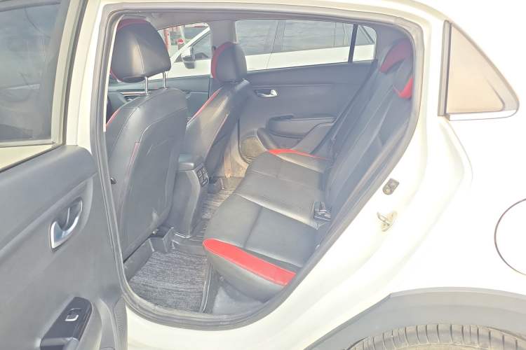Used Kia KX Cross 2017 1.4L AT GLS Interior 2