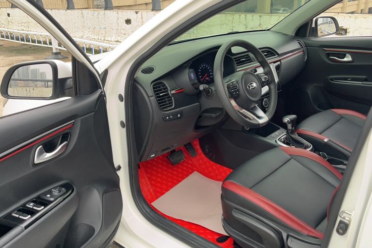 Used Kia KX Cross 2017 1.4L AT GLS Interior 2