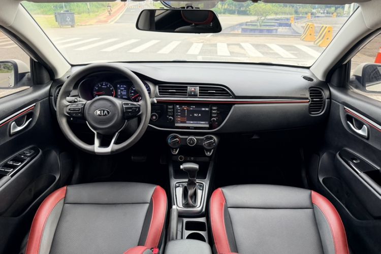 Used Kia KX Cross 2017 1.4L AT GLS Interior 2