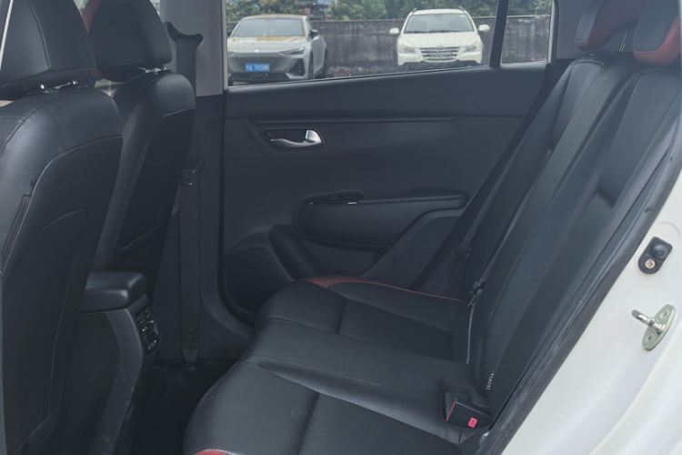 Used Kia KX Cross 2017 1.4L AT GLS Interior 2