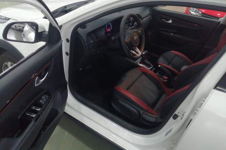 Used Kia KX Cross 2017 1.4L AT GLS Interior 3